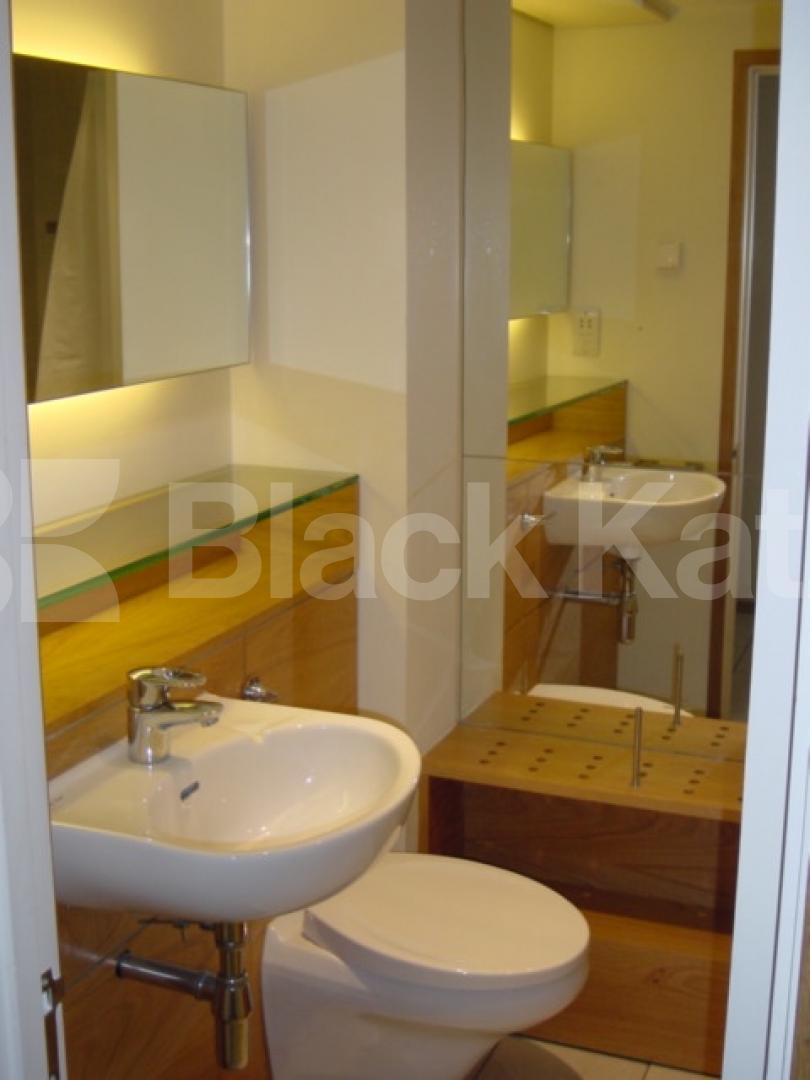 			MODERN 2 BEDROOM APARTMENT IN A PORTERED DEVELOPMENT, 2 Bedroom, 1 bath, 1 reception Flat			 Ice Wharf, KINGS CROSS 